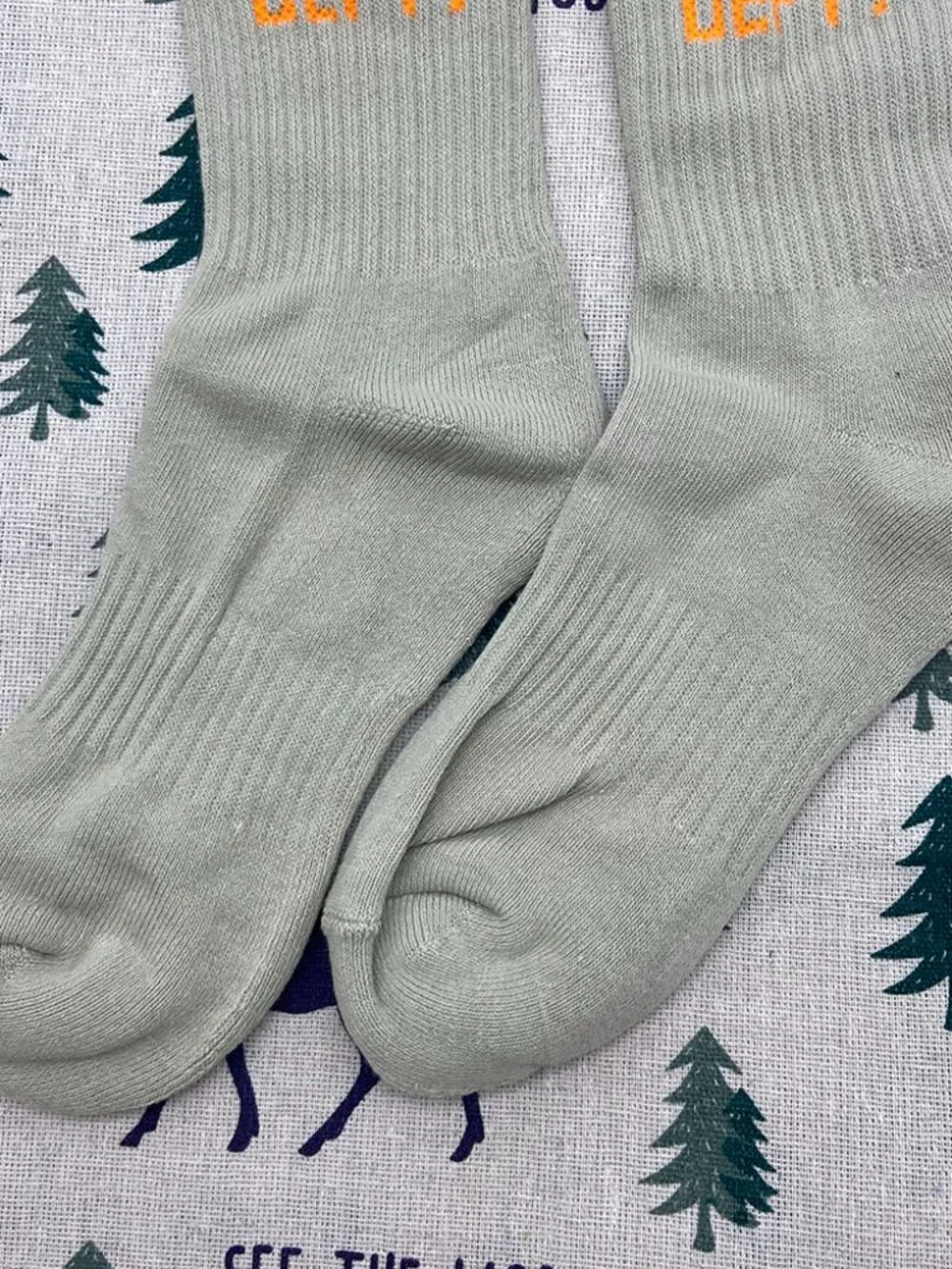 Gallery Dept Orange Logo Print Green Cotton Sports Socks